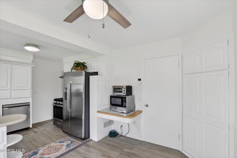 Tiny photo for 2137 Tremainsville Road, Toledo, OH 43613 (MLS # 10006235)