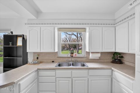 Tiny photo for 2137 Tremainsville Road, Toledo, OH 43613 (MLS # 10006235)