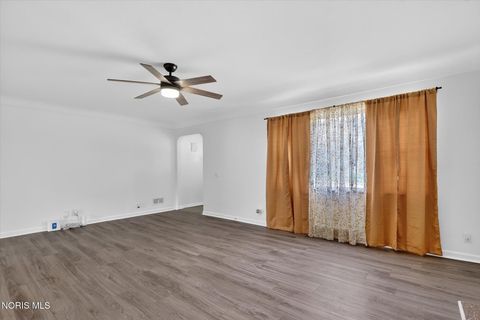 Tiny photo for 2137 Tremainsville Road, Toledo, OH 43613 (MLS # 10006235)