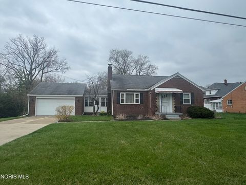 Photo of 2137 Tremainsville Road, Toledo, OH 43613 (MLS # 10006235)
