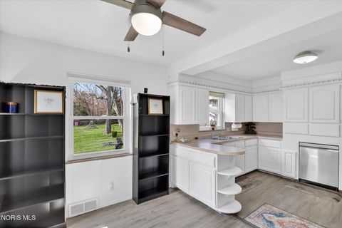 Tiny photo for 2137 Tremainsville Road, Toledo, OH 43613 (MLS # 10006235)