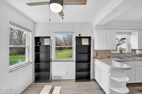 Tiny photo for 2137 Tremainsville Road, Toledo, OH 43613 (MLS # 10006235)