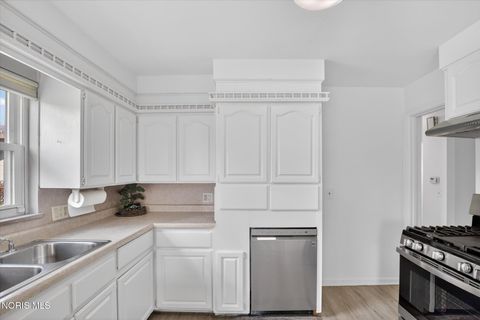 Tiny photo for 2137 Tremainsville Road, Toledo, OH 43613 (MLS # 10006235)