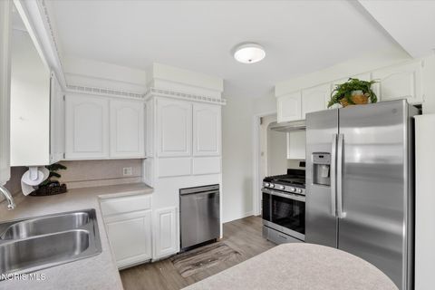 Tiny photo for 2137 Tremainsville Road, Toledo, OH 43613 (MLS # 10006235)