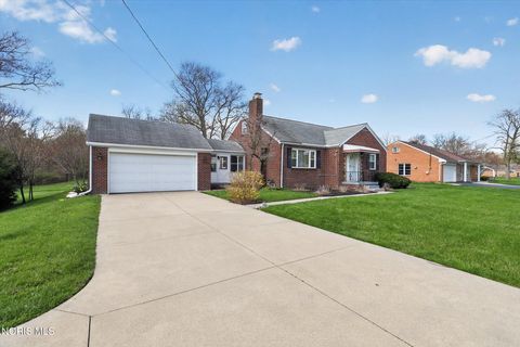 Tiny photo for 2137 Tremainsville Road, Toledo, OH 43613 (MLS # 10006235)