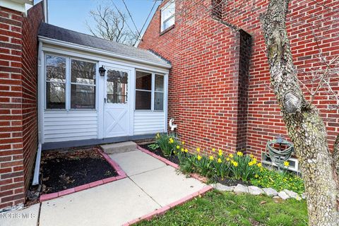 Tiny photo for 2137 Tremainsville Road, Toledo, OH 43613 (MLS # 10006235)