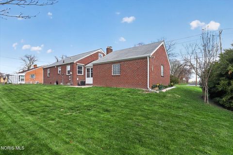 Tiny photo for 2137 Tremainsville Road, Toledo, OH 43613 (MLS # 10006235)