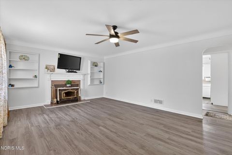 Tiny photo for 2137 Tremainsville Road, Toledo, OH 43613 (MLS # 10006235)