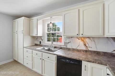 Tiny photo for 1421 Hurd Avenue, Findlay, OH 45840 (MLS # 10002222)