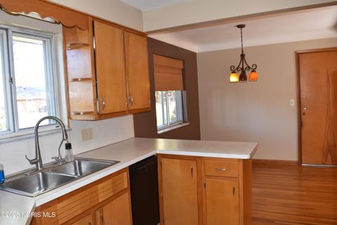 Tiny photo for 8 Arlington Court, Bowling Green, OH 43402 (MLS # 10000718)