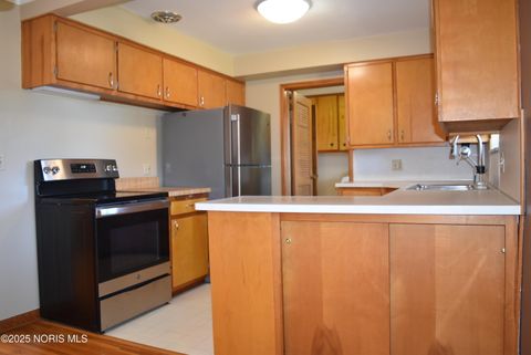 Tiny photo for 8 Arlington Court, Bowling Green, OH 43402 (MLS # 10000718)