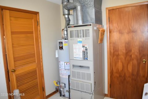 Tiny photo for 8 Arlington Court, Bowling Green, OH 43402 (MLS # 10000718)