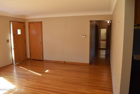 Tiny photo for 8 Arlington Court, Bowling Green, OH 43402 (MLS # 10000718)