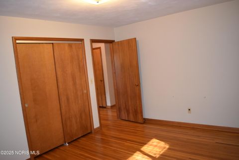 Tiny photo for 8 Arlington Court, Bowling Green, OH 43402 (MLS # 10000718)