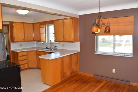 Tiny photo for 8 Arlington Court, Bowling Green, OH 43402 (MLS # 10000718)