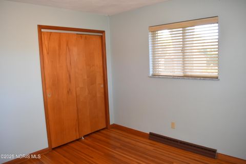 Tiny photo for 8 Arlington Court, Bowling Green, OH 43402 (MLS # 10000718)