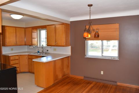 Tiny photo for 8 Arlington Court, Bowling Green, OH 43402 (MLS # 10000718)