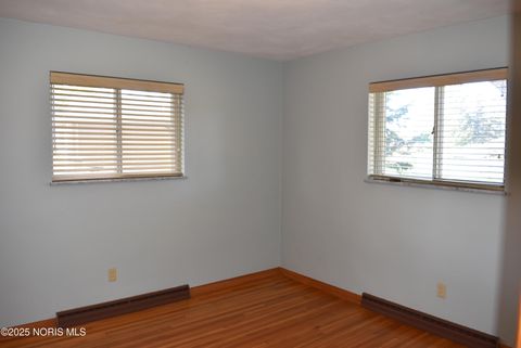 Tiny photo for 8 Arlington Court, Bowling Green, OH 43402 (MLS # 10000718)