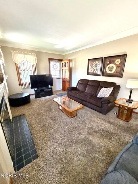 Tiny photo for 209 Hoffman Road, Rossford, OH 43460 (MLS # 10008472)