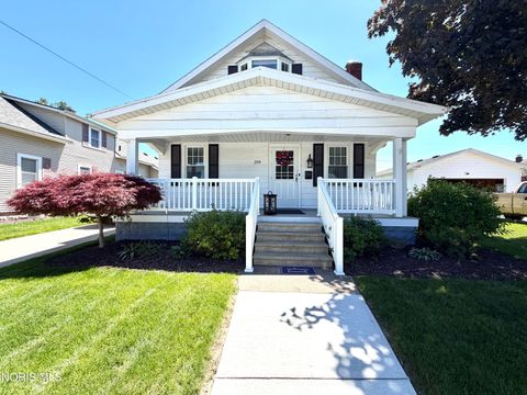 Photo of 209 Hoffman Road, Rossford, OH 43460 (MLS # 10008472)