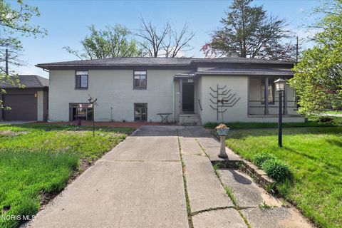 Photo of 3570 Indian Road, Ottawa Hills, OH 43606 (MLS # 10007586)