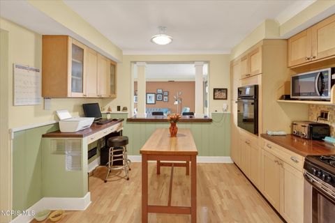 Tiny photo for 3570 Indian Road, Ottawa Hills, OH 43606 (MLS # 10007586)