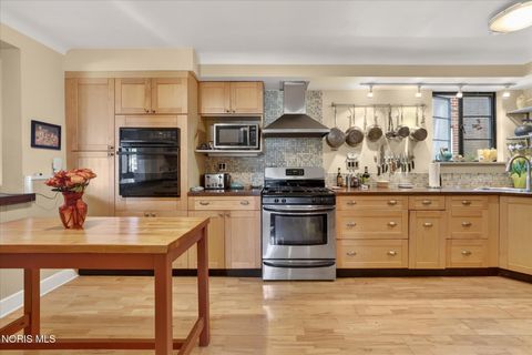 Tiny photo for 3570 Indian Road, Ottawa Hills, OH 43606 (MLS # 10007586)