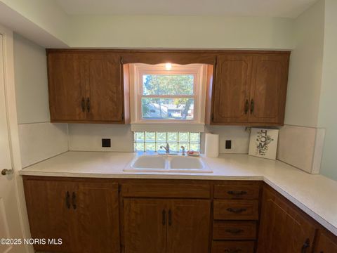 Tiny photo for 3331 Van Fleet Parkway, Toledo, OH 43615 (MLS # 10000730)