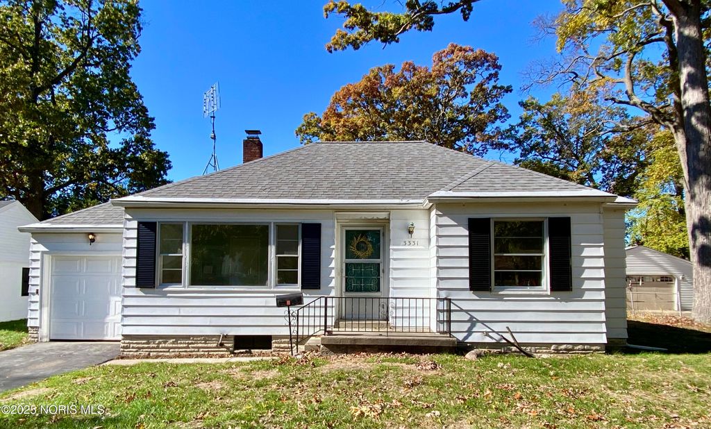 Photo for 3331 Van Fleet Parkway, Toledo, OH 43615 (MLS # 10000730)