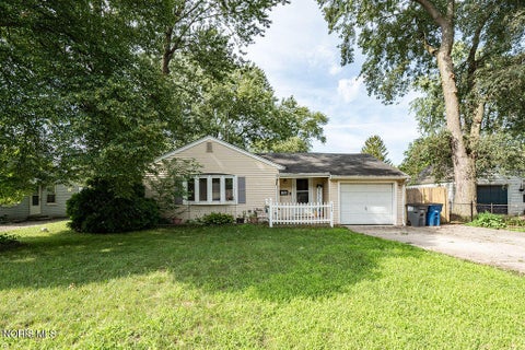 Photo of 1750 Newport Avenue, Toledo, OH 43613 (MLS # 10012335)