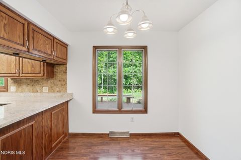 Tiny photo for 816 Oak Knoll Drive, Perrysburg, OH 43551 (MLS # 10007923)