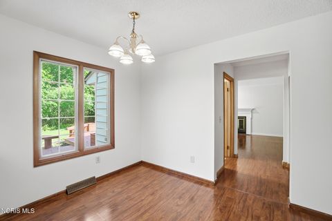 Tiny photo for 816 Oak Knoll Drive, Perrysburg, OH 43551 (MLS # 10007923)