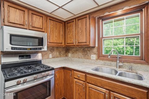 Tiny photo for 816 Oak Knoll Drive, Perrysburg, OH 43551 (MLS # 10007923)