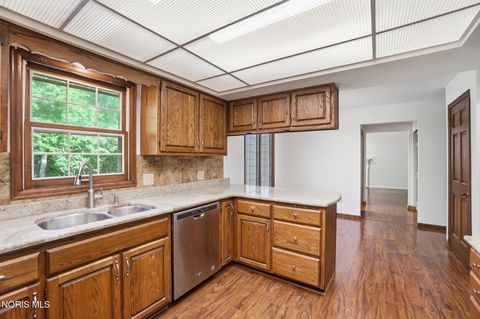 Tiny photo for 816 Oak Knoll Drive, Perrysburg, OH 43551 (MLS # 10007923)
