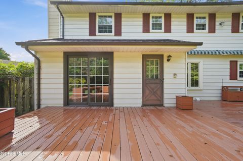 Tiny photo for 816 Oak Knoll Drive, Perrysburg, OH 43551 (MLS # 10007923)