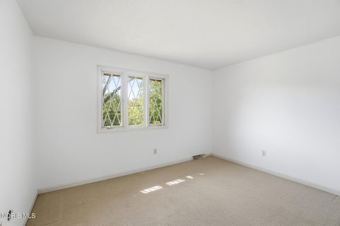 Tiny photo for 816 Oak Knoll Drive, Perrysburg, OH 43551 (MLS # 10007923)