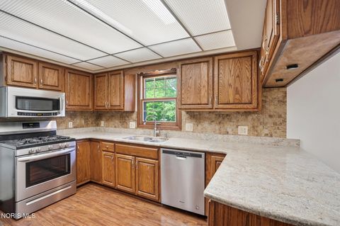Tiny photo for 816 Oak Knoll Drive, Perrysburg, OH 43551 (MLS # 10007923)