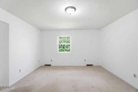 Tiny photo for 816 Oak Knoll Drive, Perrysburg, OH 43551 (MLS # 10007923)