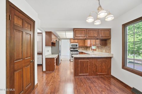 Tiny photo for 816 Oak Knoll Drive, Perrysburg, OH 43551 (MLS # 10007923)