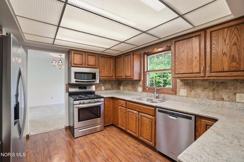 Tiny photo for 816 Oak Knoll Drive, Perrysburg, OH 43551 (MLS # 10007923)