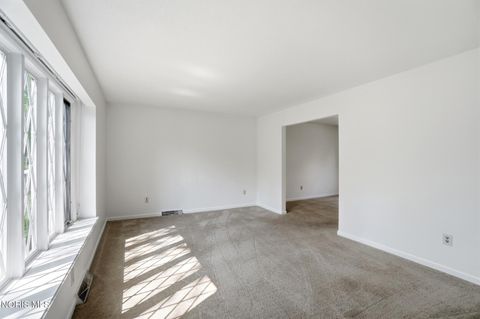 Tiny photo for 816 Oak Knoll Drive, Perrysburg, OH 43551 (MLS # 10007923)