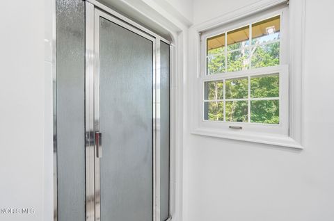Tiny photo for 816 Oak Knoll Drive, Perrysburg, OH 43551 (MLS # 10007923)