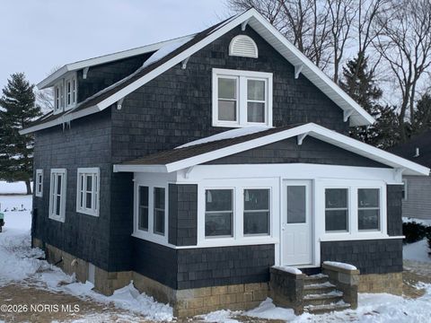 8205 Independence Road Defiance OH 43512