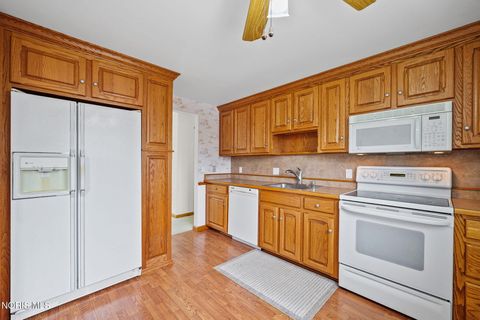 Tiny photo for 1513 Eastland Drive, Oregon, OH 43616 (MLS # 10006892)