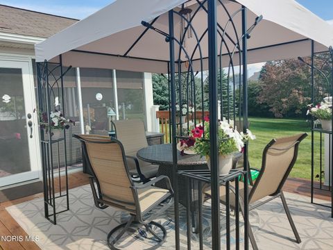 Tiny photo for 26442 E Wexford Drive, Perrysburg, OH 43551 (MLS # 10005669)