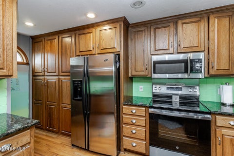 Tiny photo for 546 Bruns Drive, Rossford, OH 43460 (MLS # 10013959)