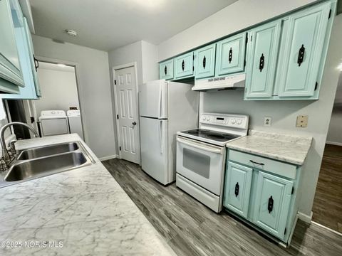 Tiny photo for 1916 Birkdale Road, Toledo, OH 43615 (MLS # 10001622)