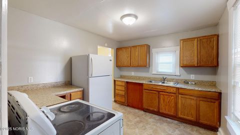 Tiny photo for 518 Myers Street, Toledo, OH 43609 (MLS # 10000301)