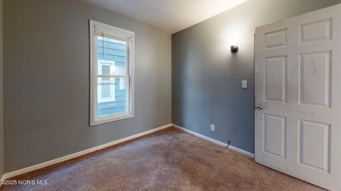 Tiny photo for 518 Myers Street, Toledo, OH 43609 (MLS # 10000301)