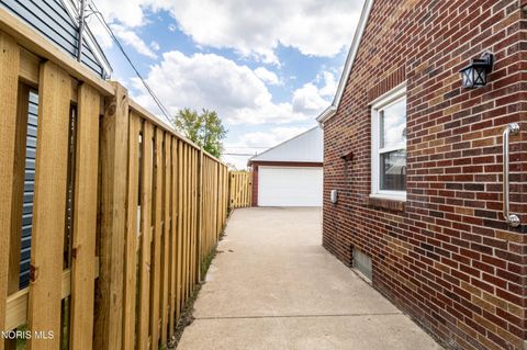 Tiny photo for 2606 102nd Street, Toledo, OH 43611 (MLS # 10007400)